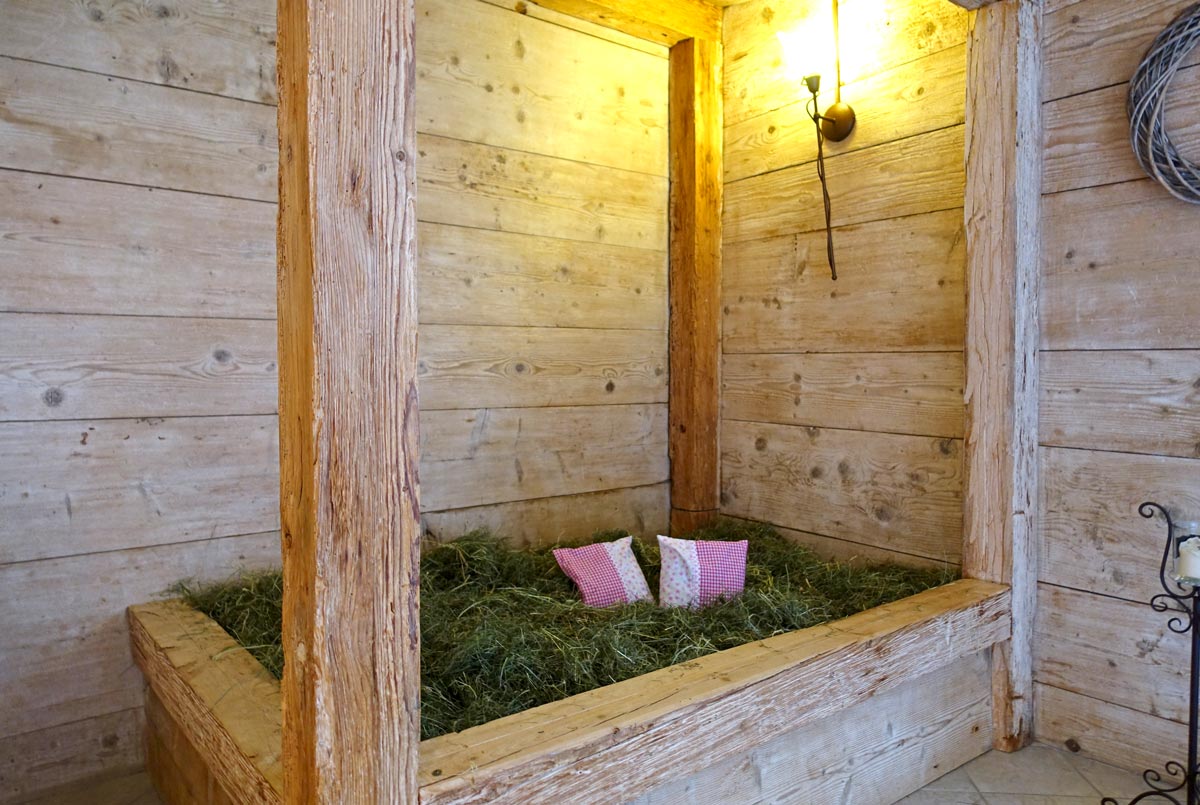 Heubett im Wellnessbereich