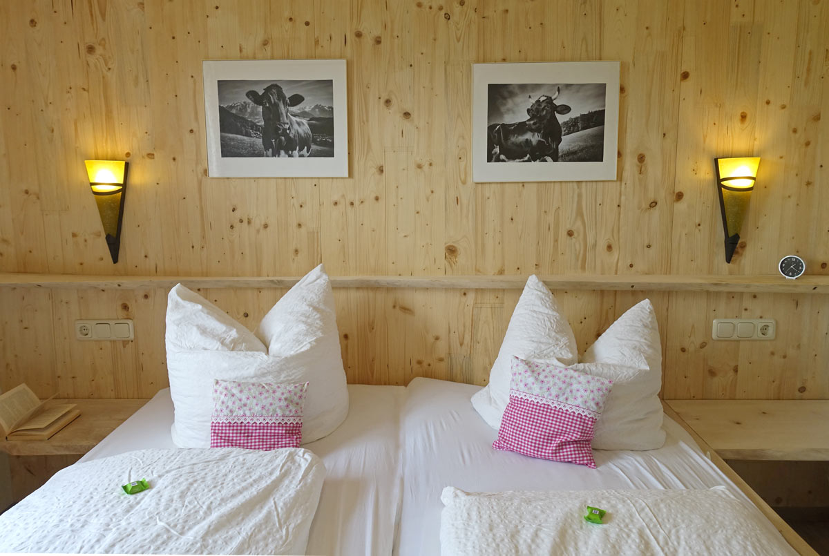 Schlafzimmer mit Doppelbett