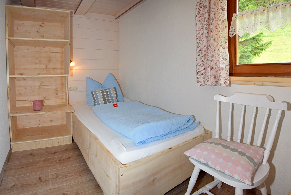 Kinderzimmer mit Einzelbett